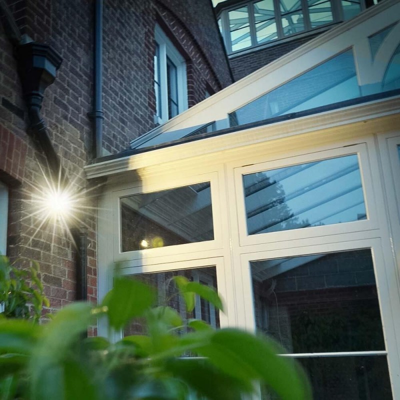 solcelle projektør 700 lumens