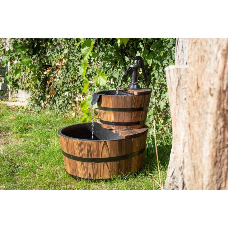Grandwills solcelle fontæne i træ, to trin