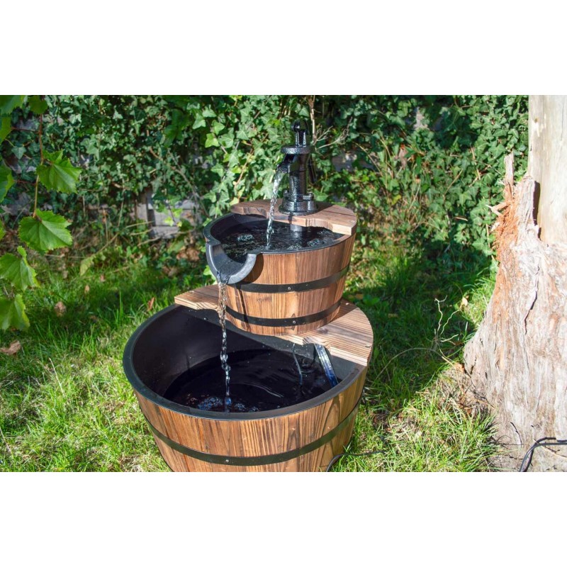 Grandwills solcelle fontæne i træ, to trin